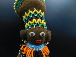 6'' GOOGLY BROWN HP ZULU DOLL, BEADED OUTFIT,CAPE, HEADDRESS + 9" ZULU CLOTH BEADED DOLL